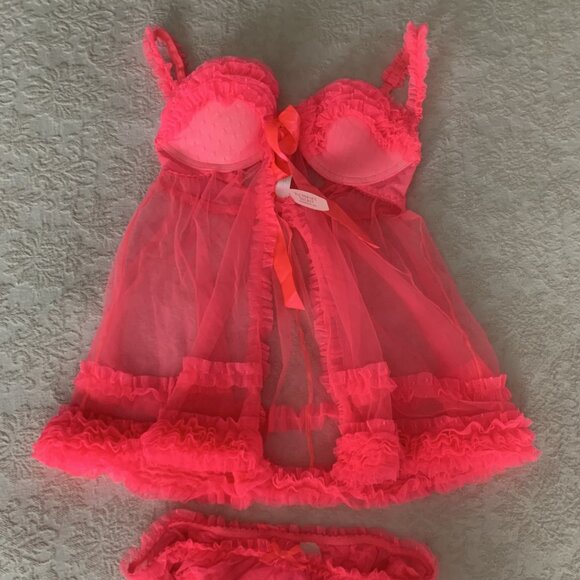 Victoria Secret Negligee 34C NWT - Picture 1 of 4